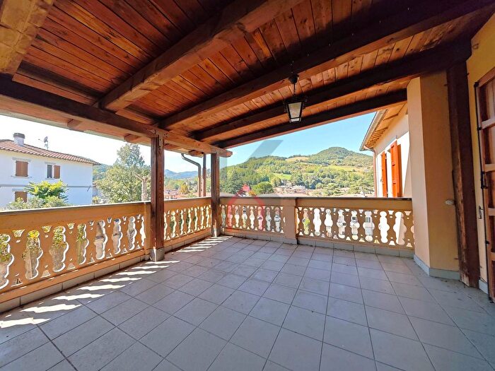 Casa con 6 locali in vendita in Via Dante Alighieri, Santa Sofia