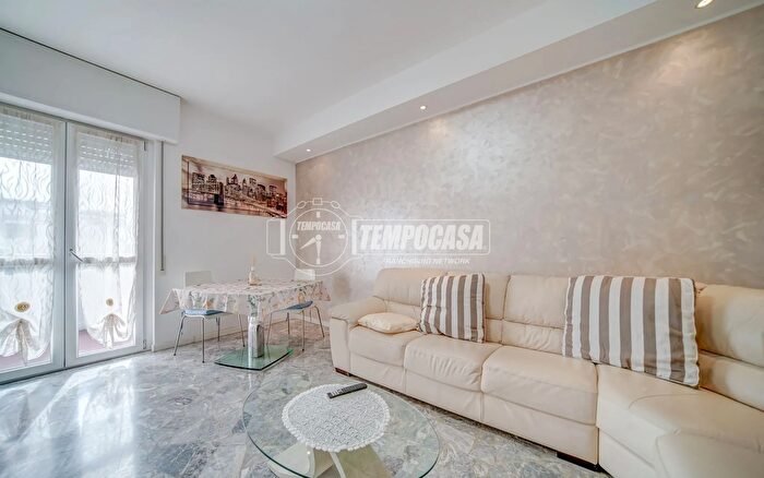 Appartamento trilocale in vendita in Via Pietro da Gallarate, Gallarate