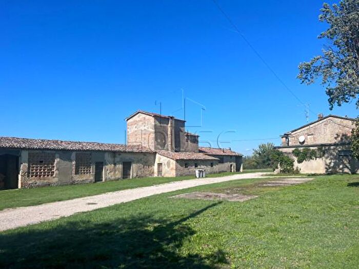 Casa con 6 locali in vendita in Via Luigi Angelini, Citta Di Castello