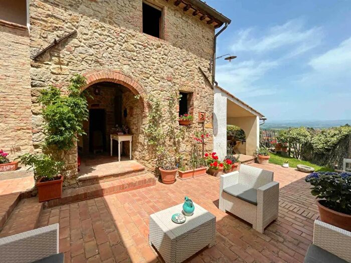 Casa con 6 locali in vendita in San Gimignano
