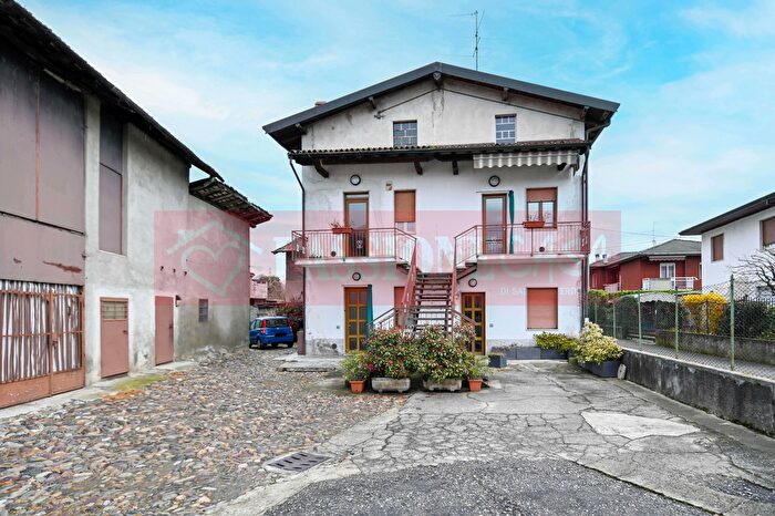 Casa con 6 locali in vendita in Corso Roma, Seriate