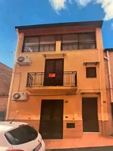 Appartamento quadrilocale in vendita in Via Calderaro, Ventimiglia Di Sicilia