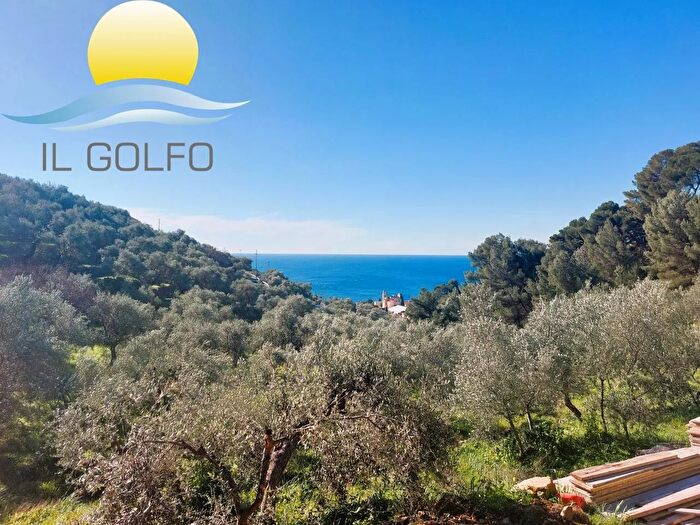 Casa con 5 locali in vendita in Via Solitario delle Alpi, Cervo