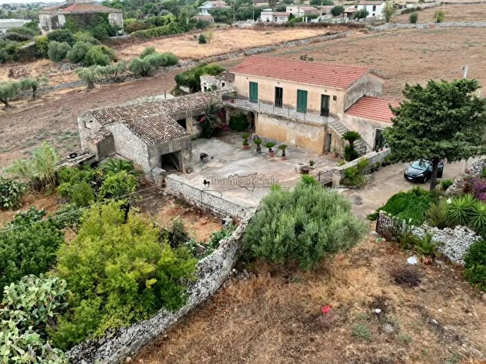 Casa trilocale in vendita in Strada Comunale Crocevia Cava Ispica Ciancia, Modica