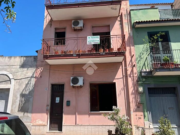 Casa quadrilocale in vendita in Via Giuseppe Verdi, Giarre