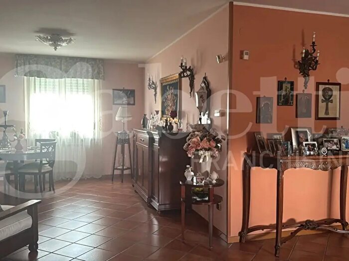 Appartamento quadrilocale in vendita in Via Pastore, Aversa