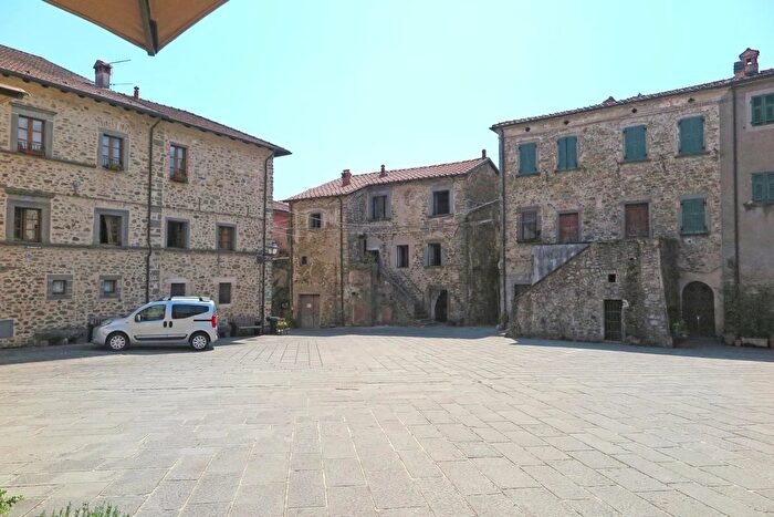 Casa con 6 locali in vendita in Villafranca In Lunigiana