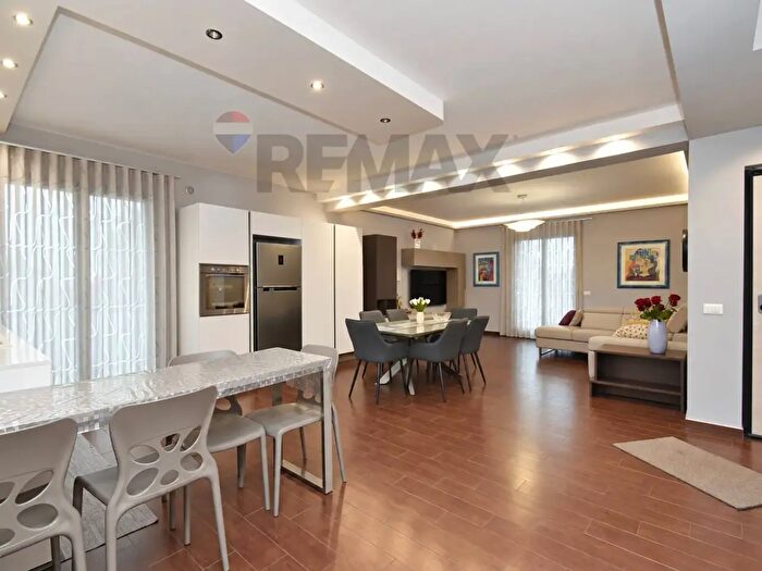 Appartamento con 5 locali in vendita in Via Giacomo Puccini, Aci Bonaccorsi