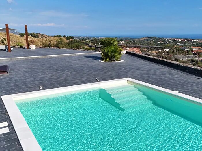 Casa con 15 locali in vendita in Via Vincenzo Bellini, Piedimonte Etneo