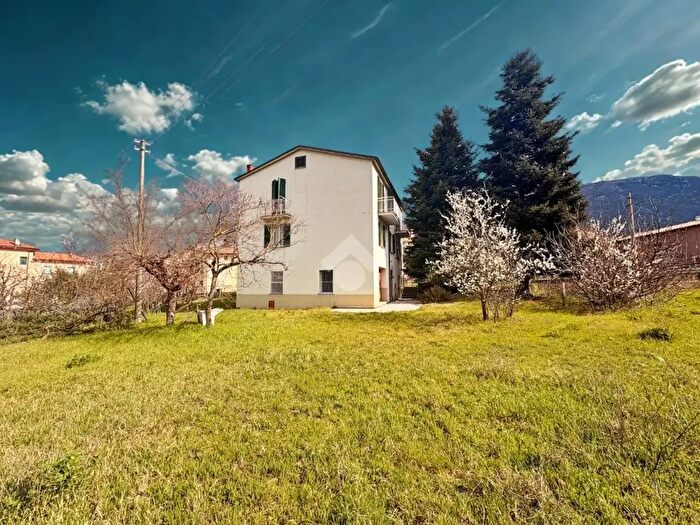 Casa con 8 locali in vendita in Via Flaminia, Gualdo Tadino