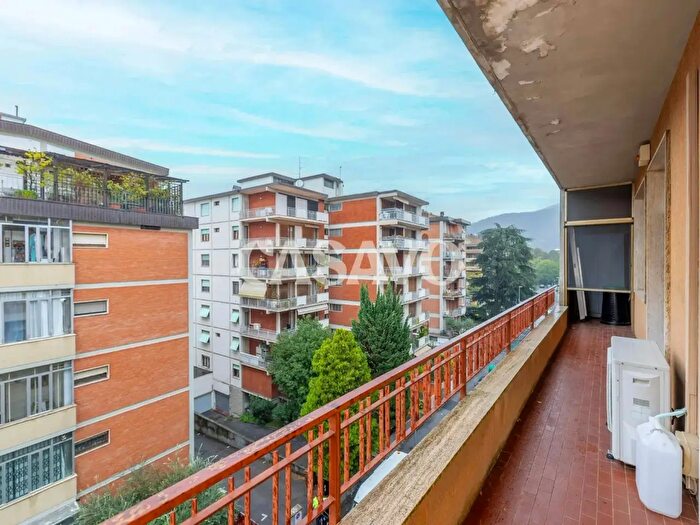 Appartamento con 5 locali in vendita in Via Santa Gonda, Prato