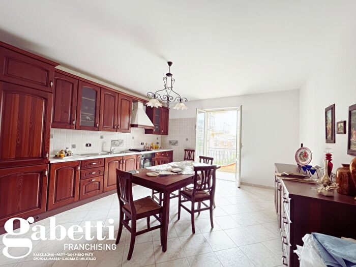 Appartamento con 5 locali in vendita in Contrada Torrecandele, SantAgata Di Militello