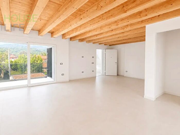 Appartamento quadrilocale in vendita in Magrè, Schio