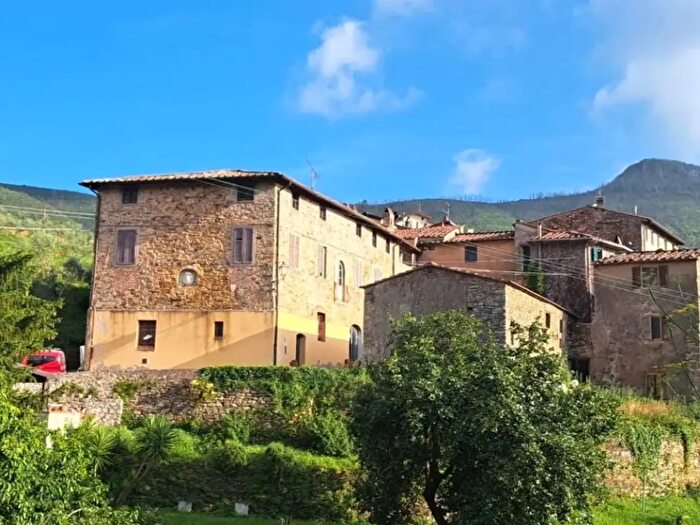Casa monolocale in vendita in Via Venezia di Montemagno, Calci