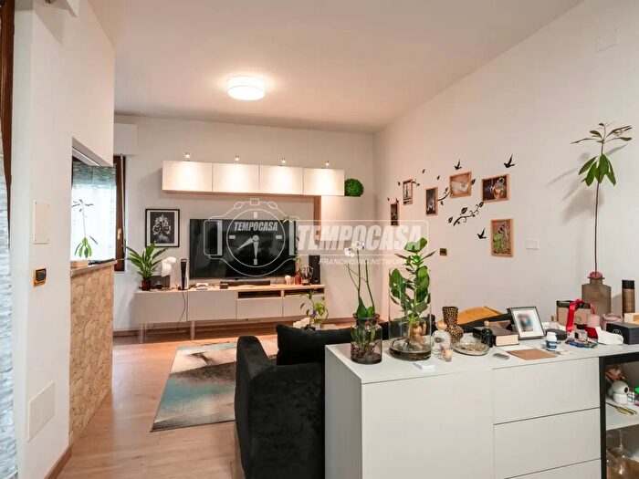 Appartamento trilocale in vendita in Viale dellIndipendenza, Macerata