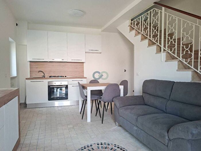 Appartamento trilocale in affitto in Via Borgo di Sotto, Rivoltella, Desenzano del Garda
