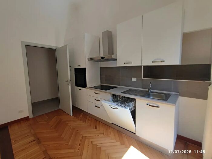 Appartamento quadrilocale in affitto in Via Spartaco, Milano