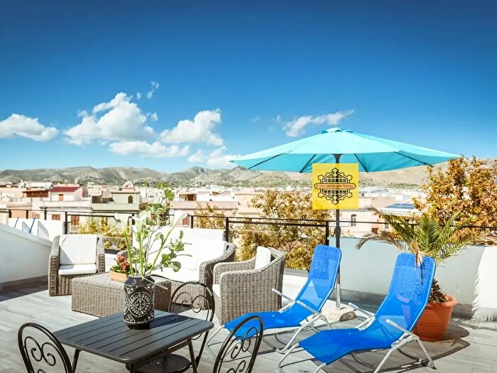 Casa con 6 locali in vendita in Avola