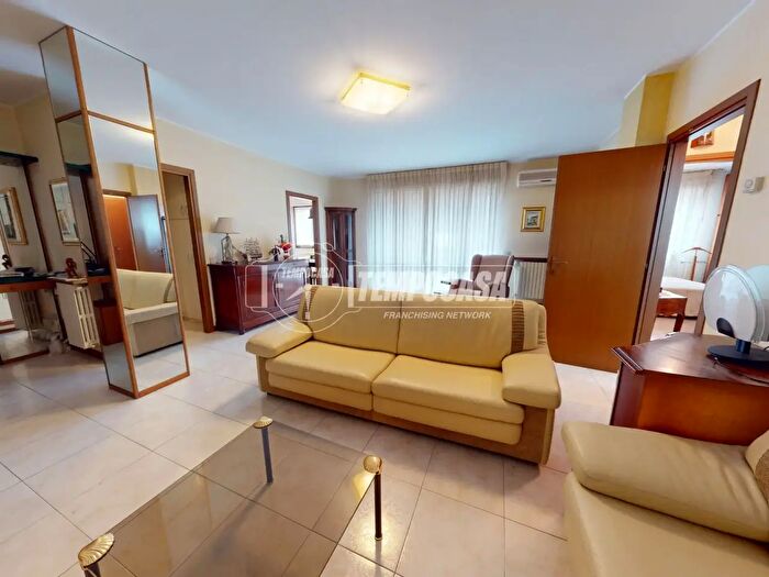 Appartamento trilocale in vendita in Monza