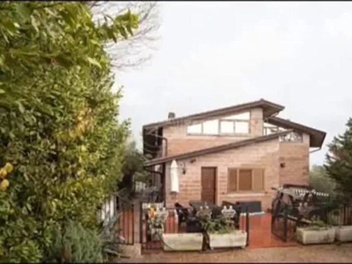 Casa con 5 locali in vendita in Perugia