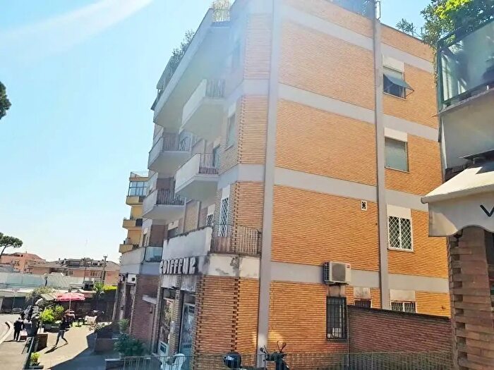 Appartamento trilocale in affitto in Via di Grottarossa, Roma