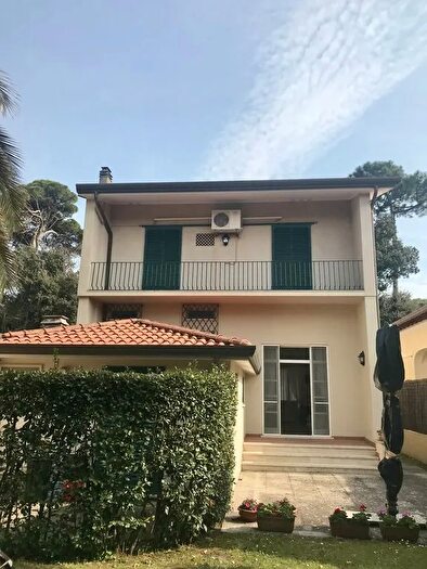Casa con 5 locali in affitto in Via Ammiraglio Morin a, Forte Dei Marmi