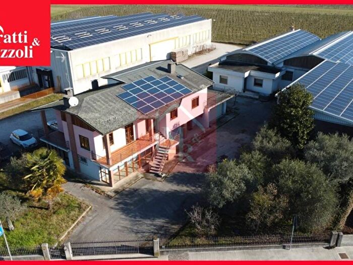 Casa con 6 locali in affitto in Via Giovanni ventitreesimo, Corno di Rosazzo