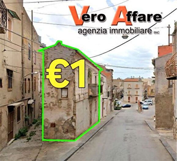 Casa quadrilocale in vendita in Via Amorelli, Campofranco