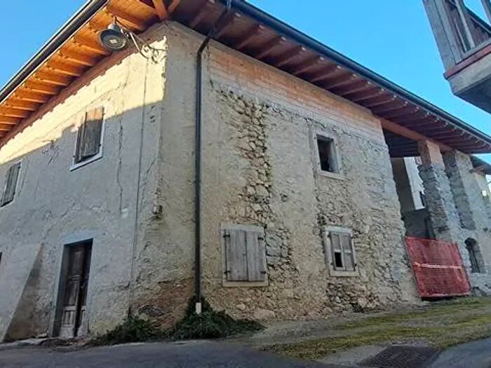 Casa con 10 locali in vendita in Cavrasto, Bleggio Superiore