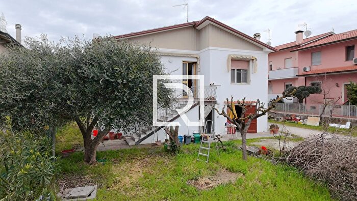 Casa con 5 locali in vendita in San Mauro Pascoli