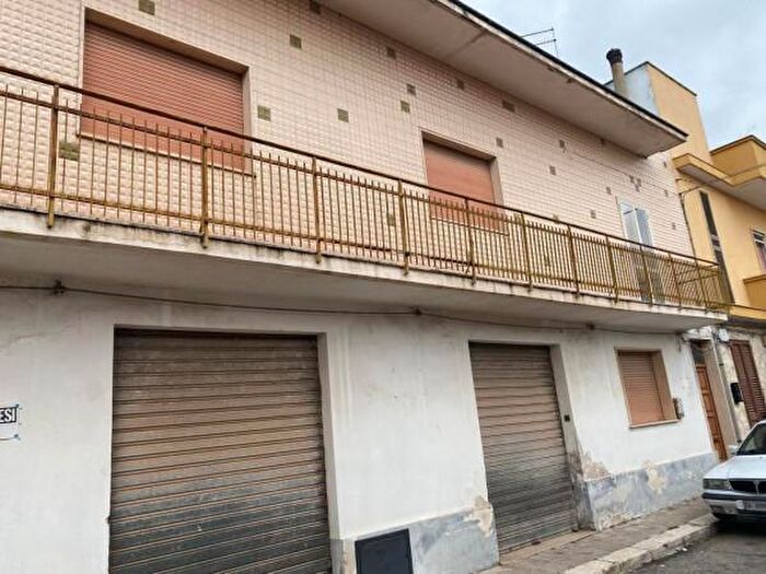 Appartamento con 6 locali in vendita in Via Viggiano, Manduria