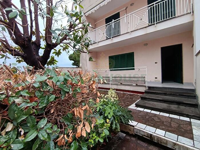 Casa con 5 locali in vendita in Vicolo Ruggero Bonghi, Caserta