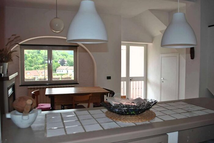 Casa quadrilocale in vendita in Via Francesco Ruzza Voltaggio, Voltaggio