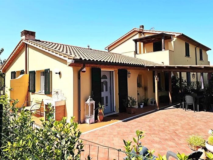 Appartamento con 6 locali in vendita in Cecina