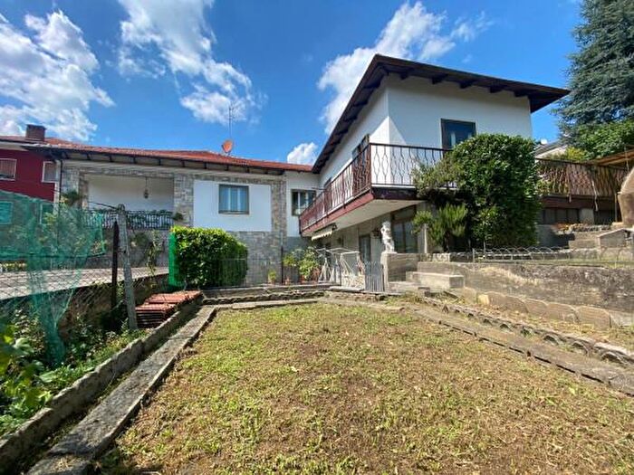 Casa con 6 locali in vendita in Via Vittorio Alfieri, Villar Perosa