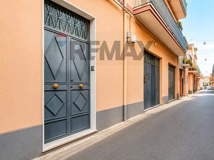 Casa con 8 locali in vendita in Via Guglielmo Marconi, Aci Sant'Antonio