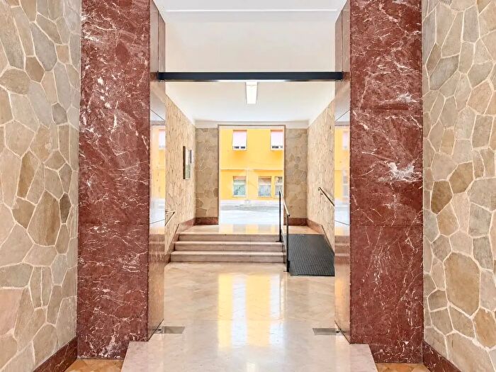 Appartamento trilocale in vendita in Via Flavio Stilicone, Roma