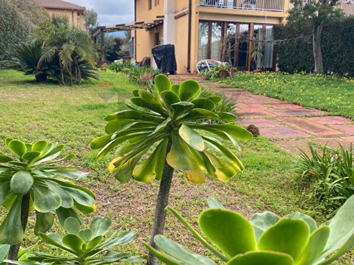Casa con 5 locali in affitto in Via Sacerdote Michele Messina, Santa Maria La Stella, Aci SantAntonio
