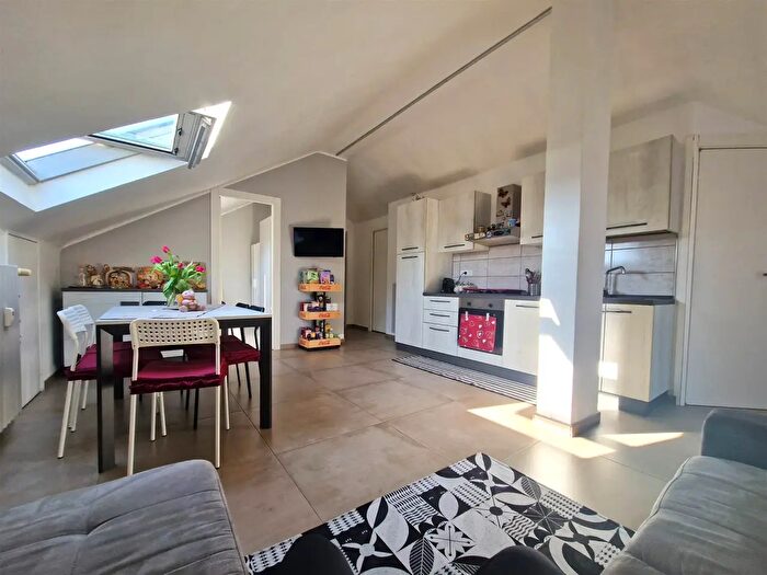 Appartamento trilocale in vendita in Via Bigarella, Bordighera