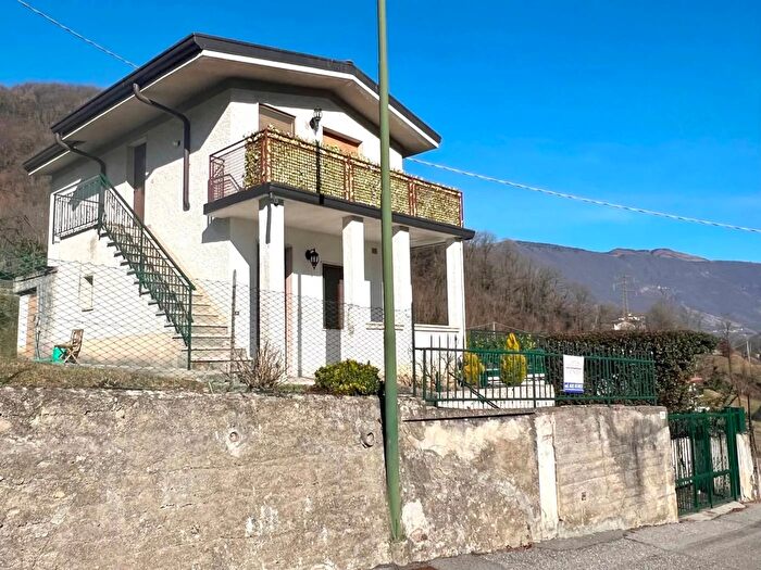 Casa trilocale in vendita in Via Generale Armando DiazSpinone al Lago, Spinone Al Lago