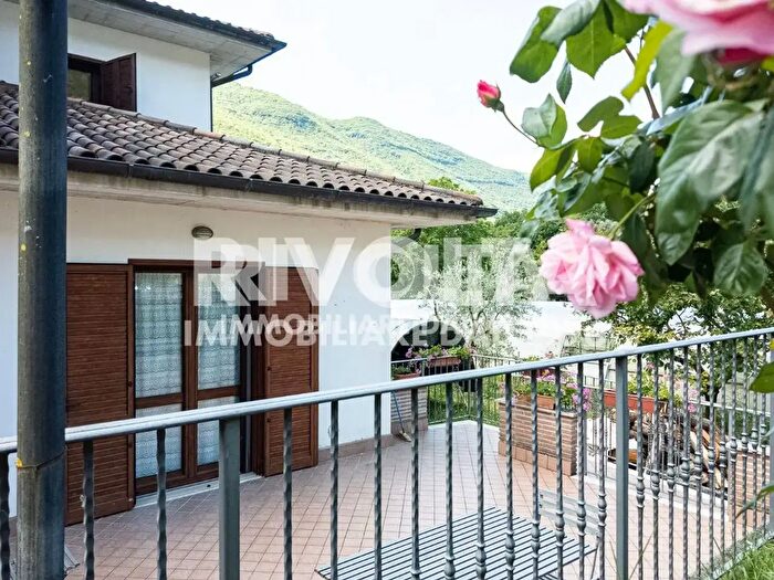 Casa con 5 locali in vendita in Canetra Castel Sant'Angelo, Castel Sant'Angelo