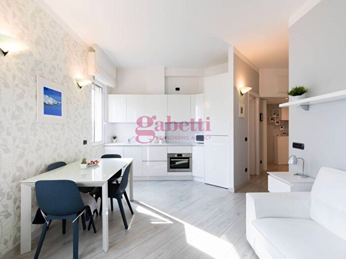 Appartamento bilocale in affitto in Via Monte San Genesio, Dergano, Milano
