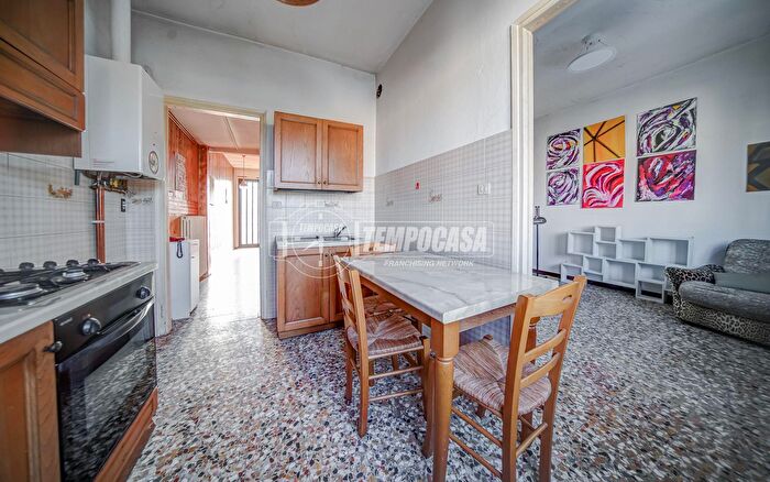 Appartamento trilocale in vendita in Via Oneda, Sesto Calende