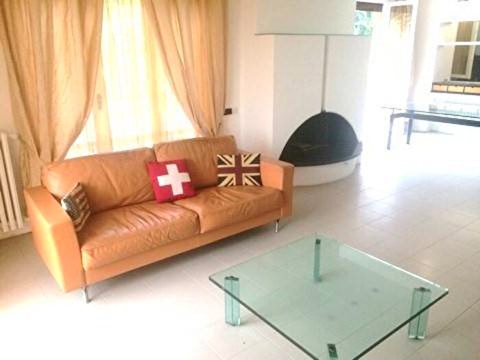 Appartamento trilocale in affitto in Centro, Erba