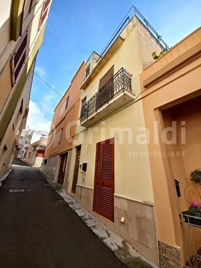 Casa con 5 locali in vendita in Vico Novara, Parabita