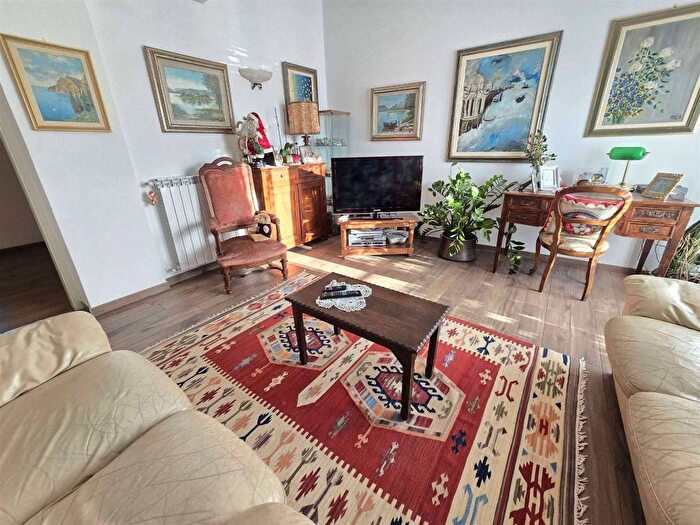 Appartamento con 5 locali in affitto in Centro, Sarzana