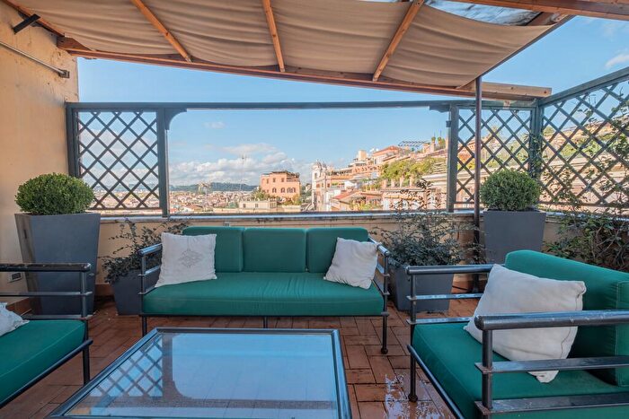 Appartamento con 6 locali in affitto in Via Gregoriana, Roma