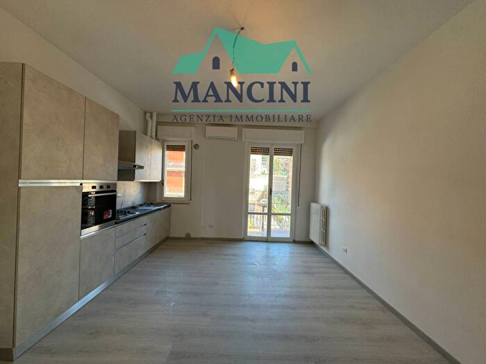 Appartamento quadrilocale in affitto in CRIVELLI, Via dei Colli Viale Verdi, Jesi