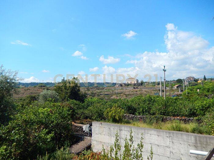 Casa con 8 locali in vendita in Acireale