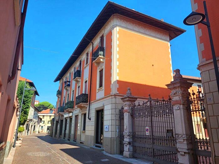 Appartamento bilocale in affitto in Via Novembre, Centro, Arcore